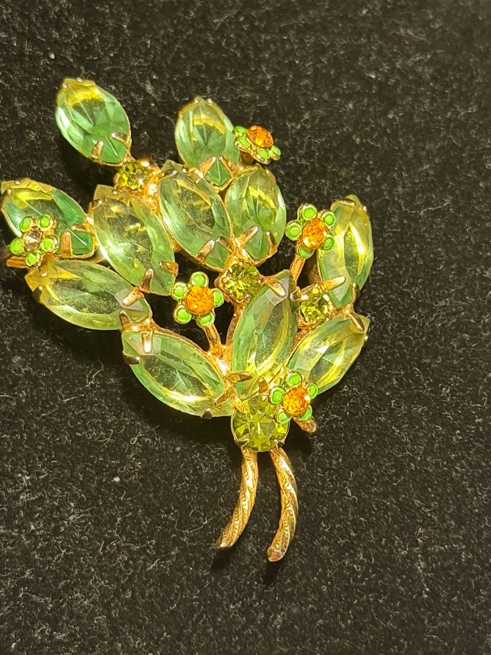 Vintage Juliana D&E Green Art Glass Rhinestone Brooch Pin Gold Tone Statement